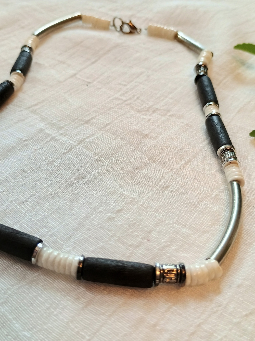 🌊 BEACHY VIBES 🌊 VtG 90s Unisex Clam Shell, Exotic Wood & Metal Tube Necklace